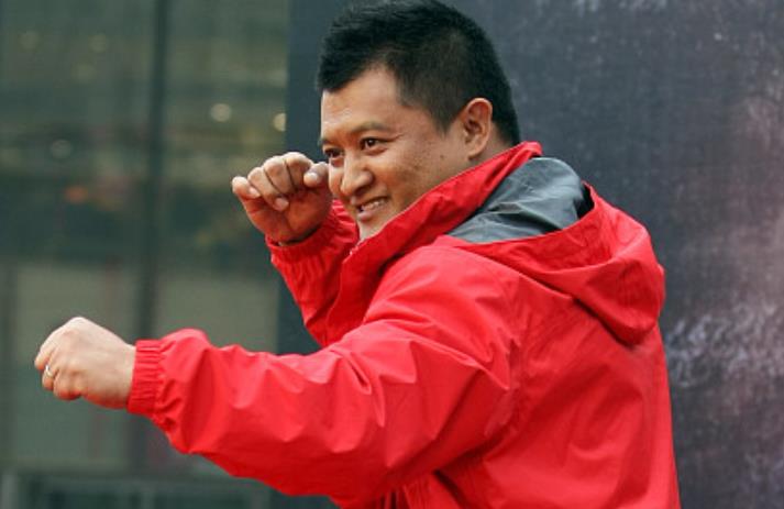 他是吴京师兄,身手实力不输吴京,另一个身份堪称国家骄傲|寇占文|吴京