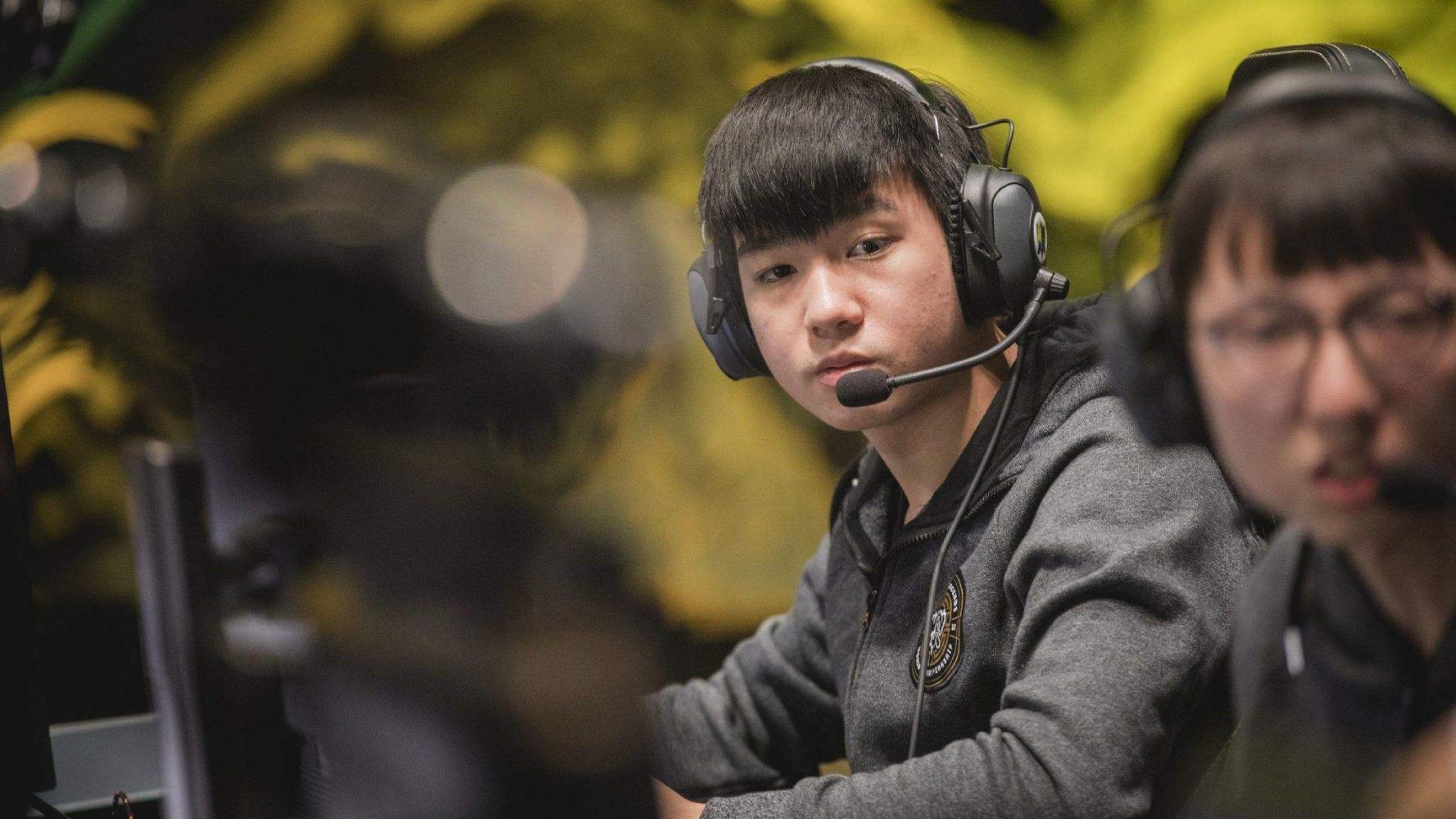 letme不堪外界压力退役, 键盘侠毁了一个世界级上单?