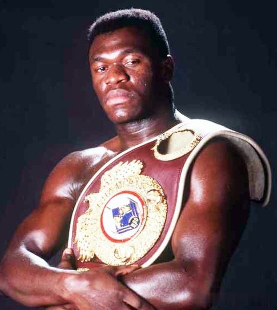 他的ko率高于泰森,被里迪克鲍誉为力量拳手,可惜下巴太弱!