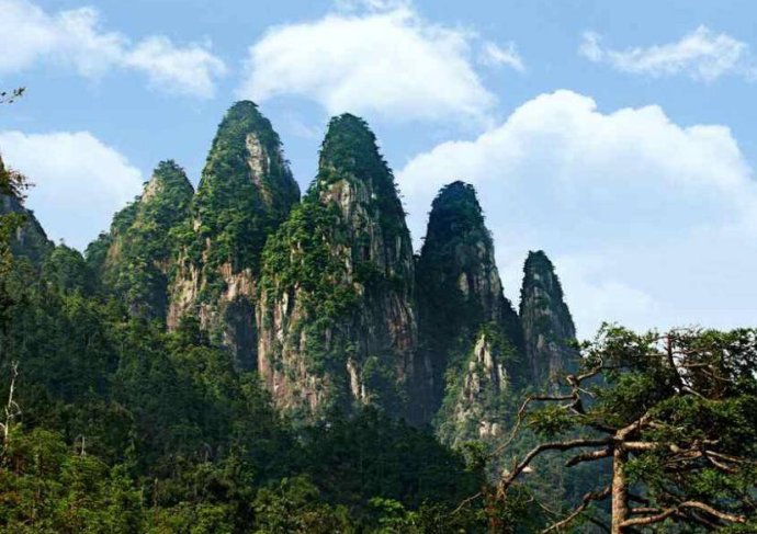 五指山是海南岛第一高的山脉.