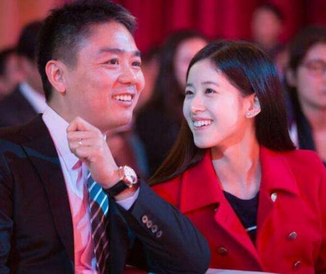 网曝章泽天朋友圈,章泽天刘强东婚变?