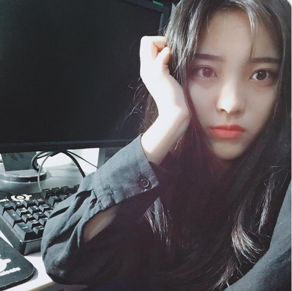 作为年度最重要的cf比赛之一,除了在线炫酷的舞台和灯光效果,赛事方