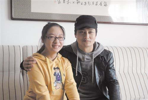 不过女儿的努力并没能挽回他的婚姻,云飞还是跟年轻漂亮的郭津彤走到