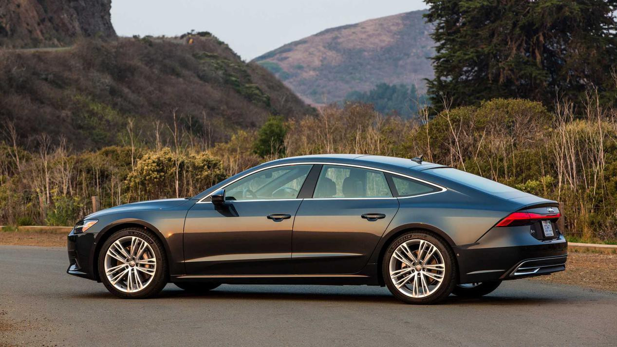 全新2019款奔驰cls到店实拍看看与奥迪a7比谁更帅气