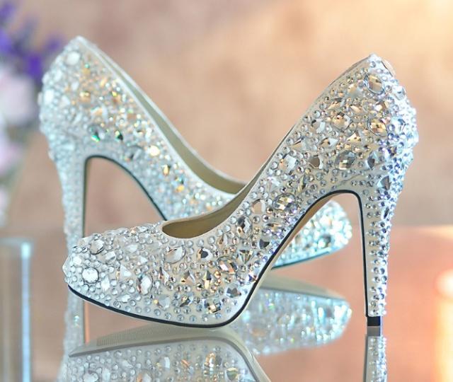 是每个女孩子的梦想,那下面我们就一起看一下哪双水晶鞋最漂亮,测测你