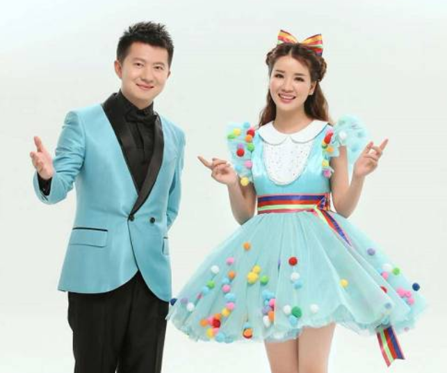 红果果和绿泡泡结婚九年宣布怀孕二人世界变三口之家