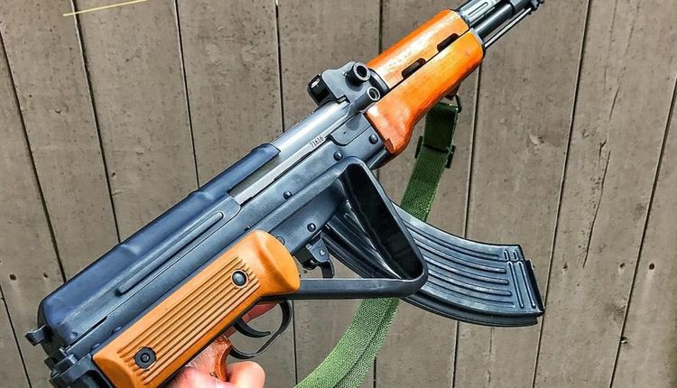 八一杠枪支惊艳出场受到军事迷的追捧看一眼就浑身是胆