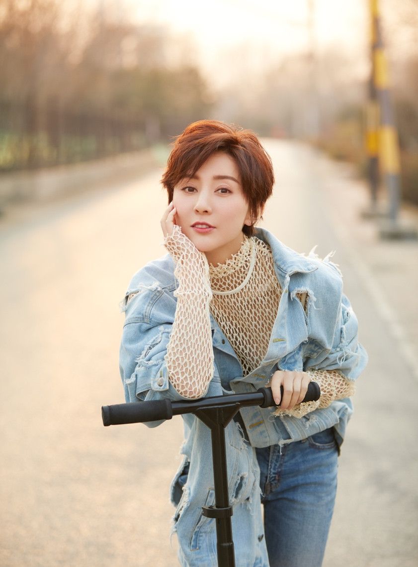 她是封神传奇里面心地善良的云霄仙子,她就是温婉动人的周庭伊