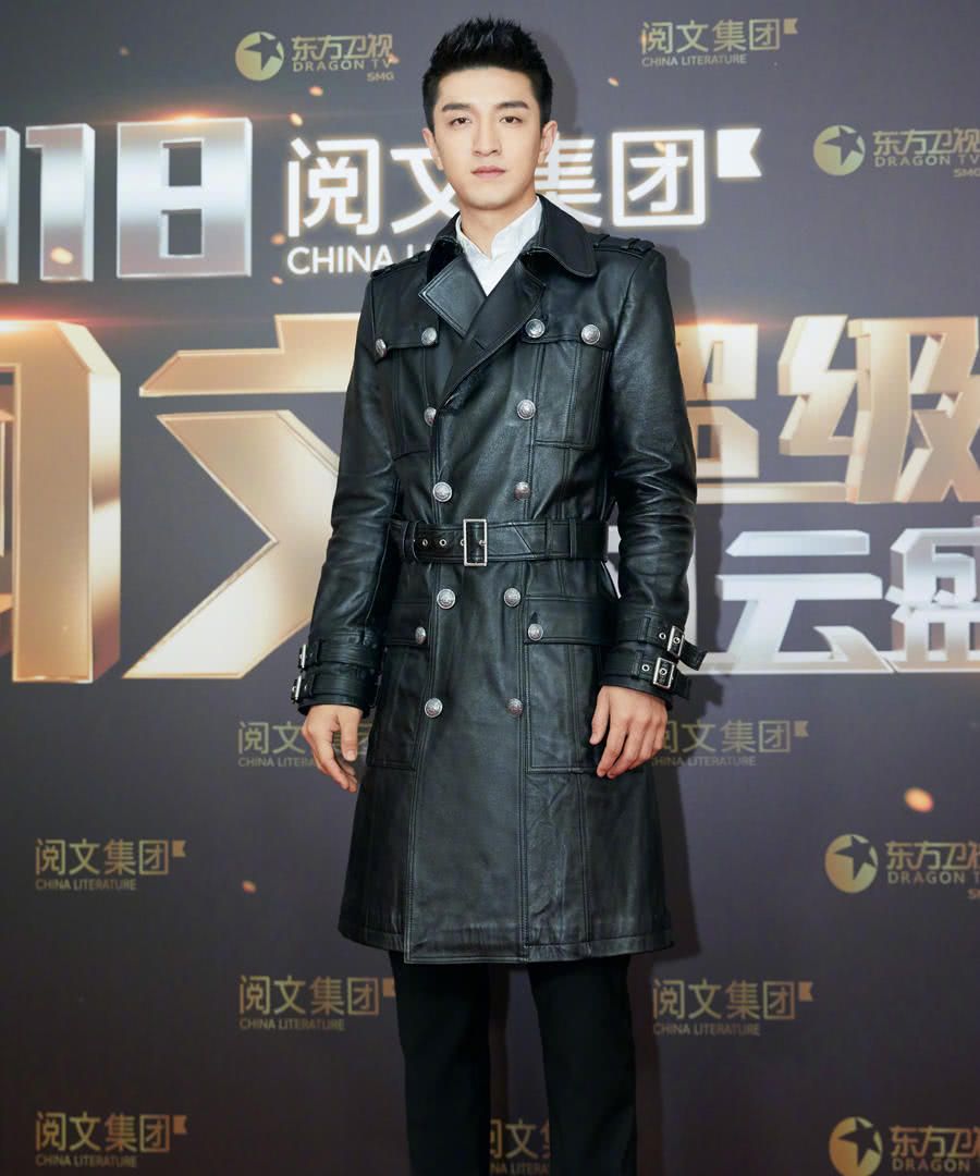 金瀚出席红毯,又是一身皮衣,网友:铁汉柔情!