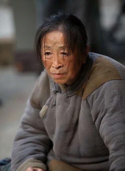 "丑娘"张少华遭到大家谩骂,如今81岁身败名裂!