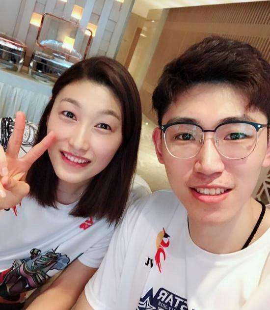 为国争光排球男国手搞定韩国美女网友她真漂亮