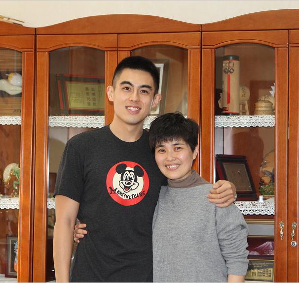 希望郭乙桓能在往后的演艺生涯中赶超父亲郭凯敏,成为影视界的新晋