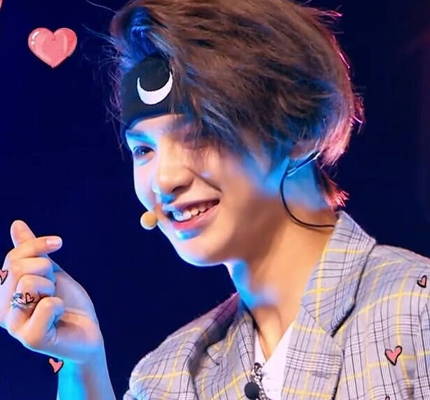 蔡徐坤的隐藏技能是滑冰,黄明昊的是摄影,金泰亨的让人意外