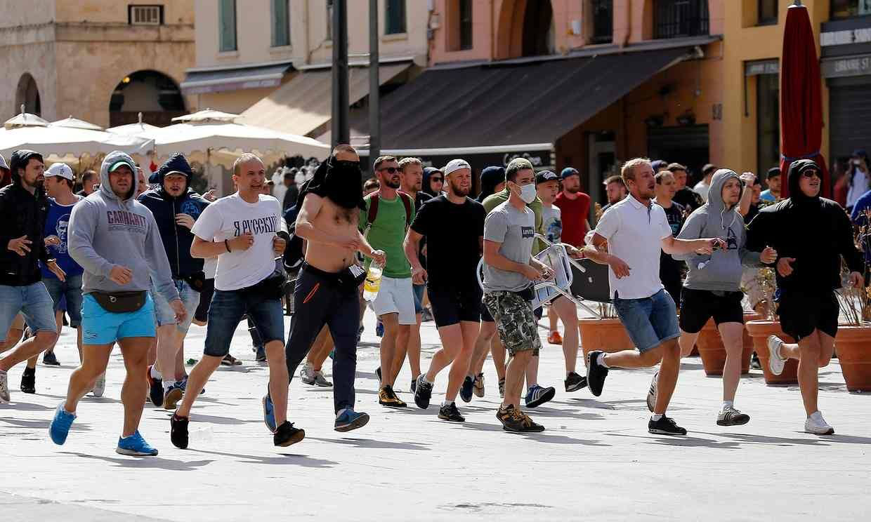 战斗民族也会怂,山东大汉打跑3名俄国歹徒,俄罗斯这么乱?