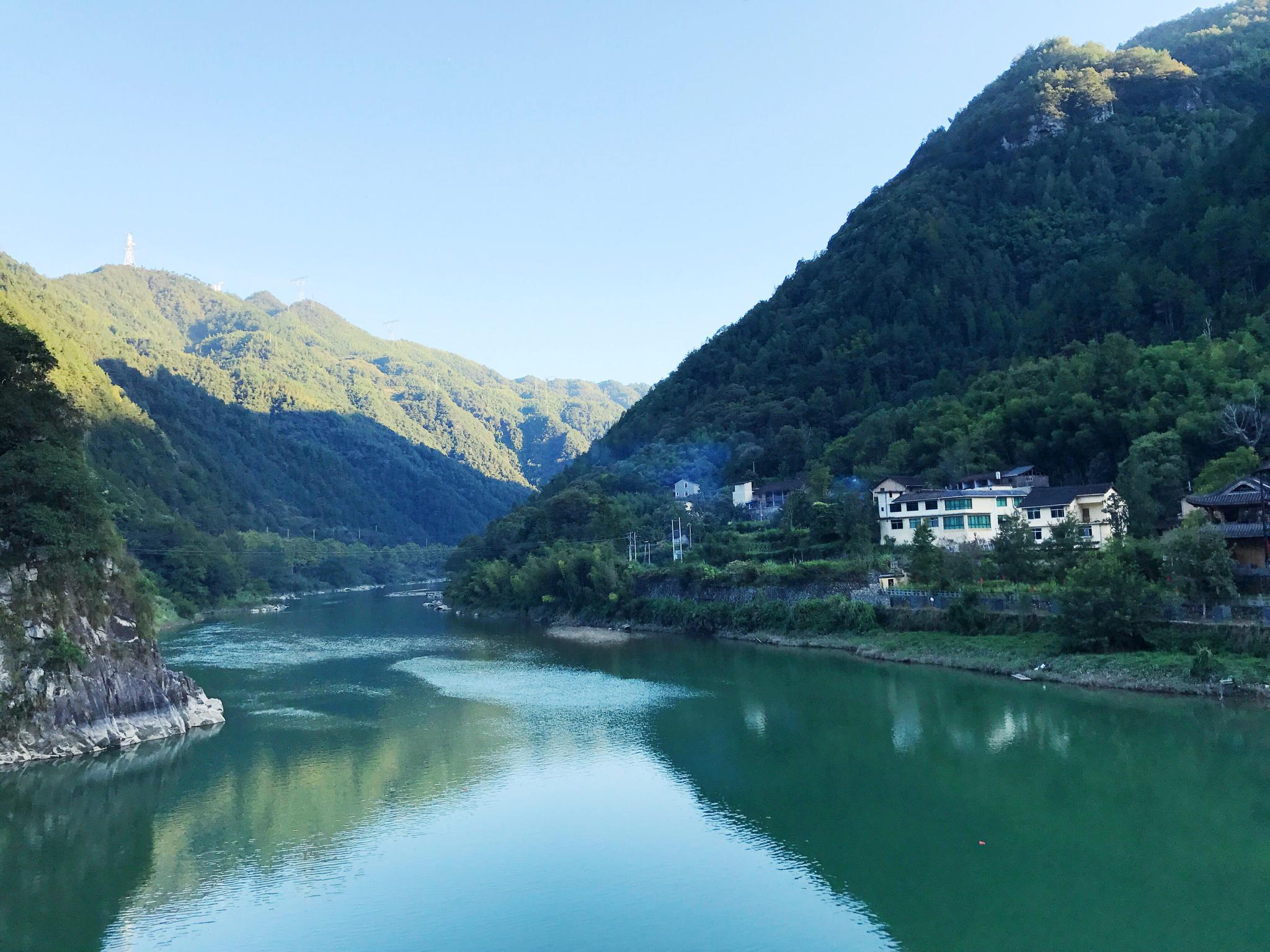 古人云:仁者乐山,智者乐水,寄情于山水一直是我国传统文化的一大特征.