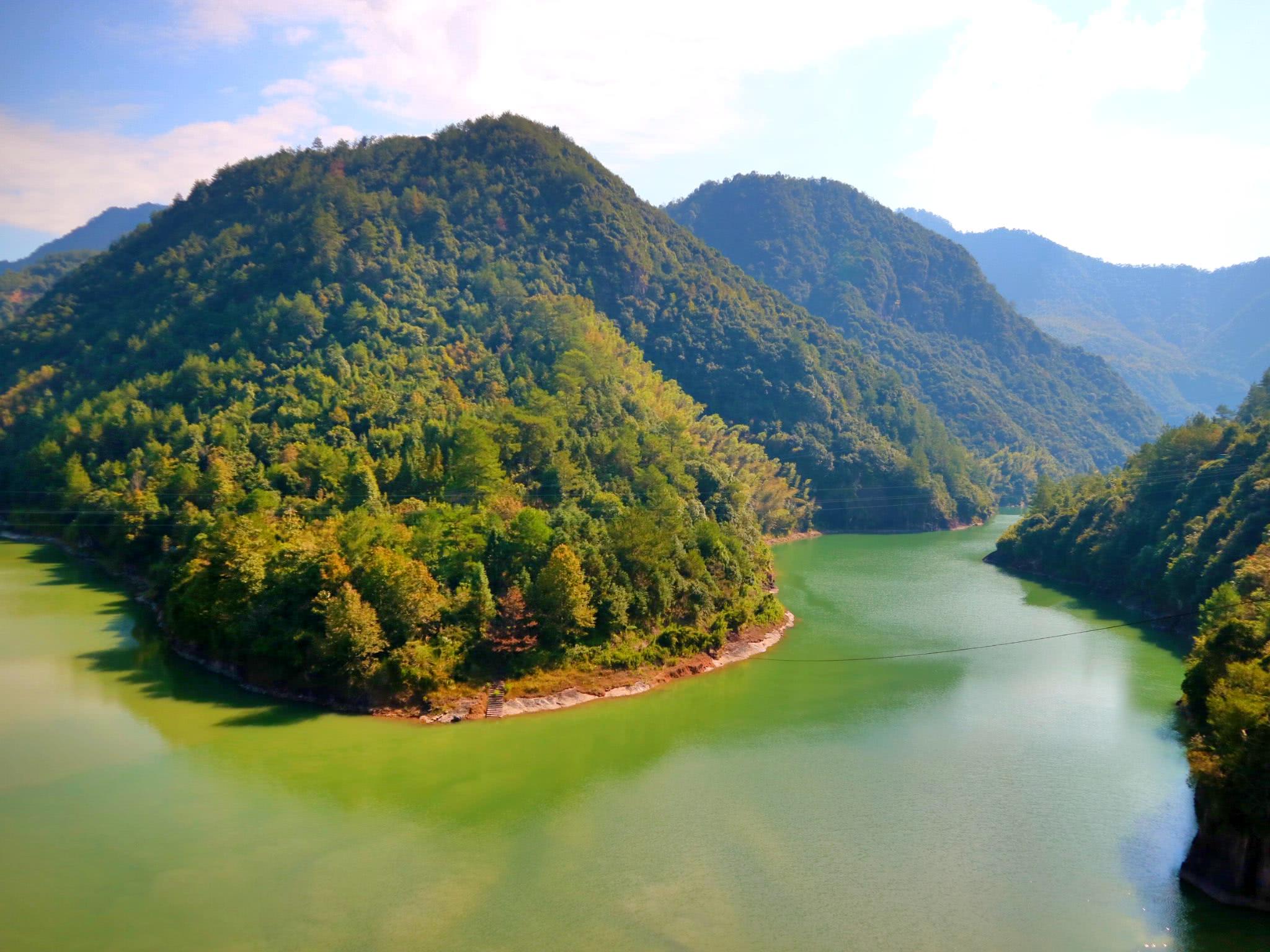 浙南山区小县城泰顺有座中国之最的人行悬索桥,比玻璃栈道更刺激