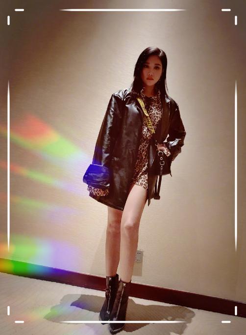 alin胖了!发福身材引关注,妆发造型撞脸凤凰传奇的玲花