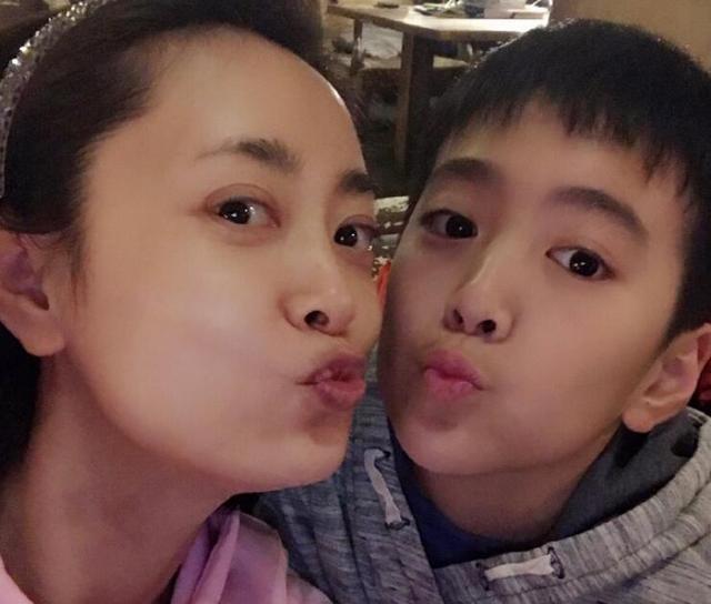 演年轻傅文佩的演员太美了,45岁的她现是制作人,跟大娘子是闺蜜|谢润