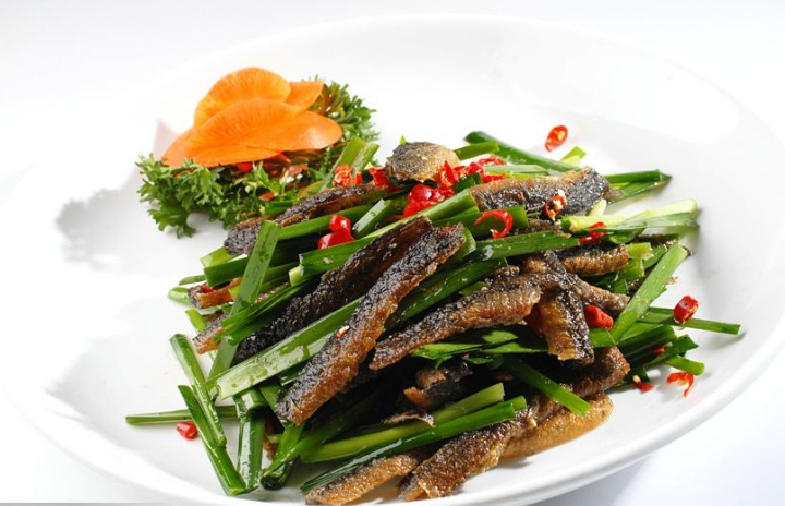 手撕泥鳅,3步就出锅,色泽红褐,香麻兼备,酥嫩适口!