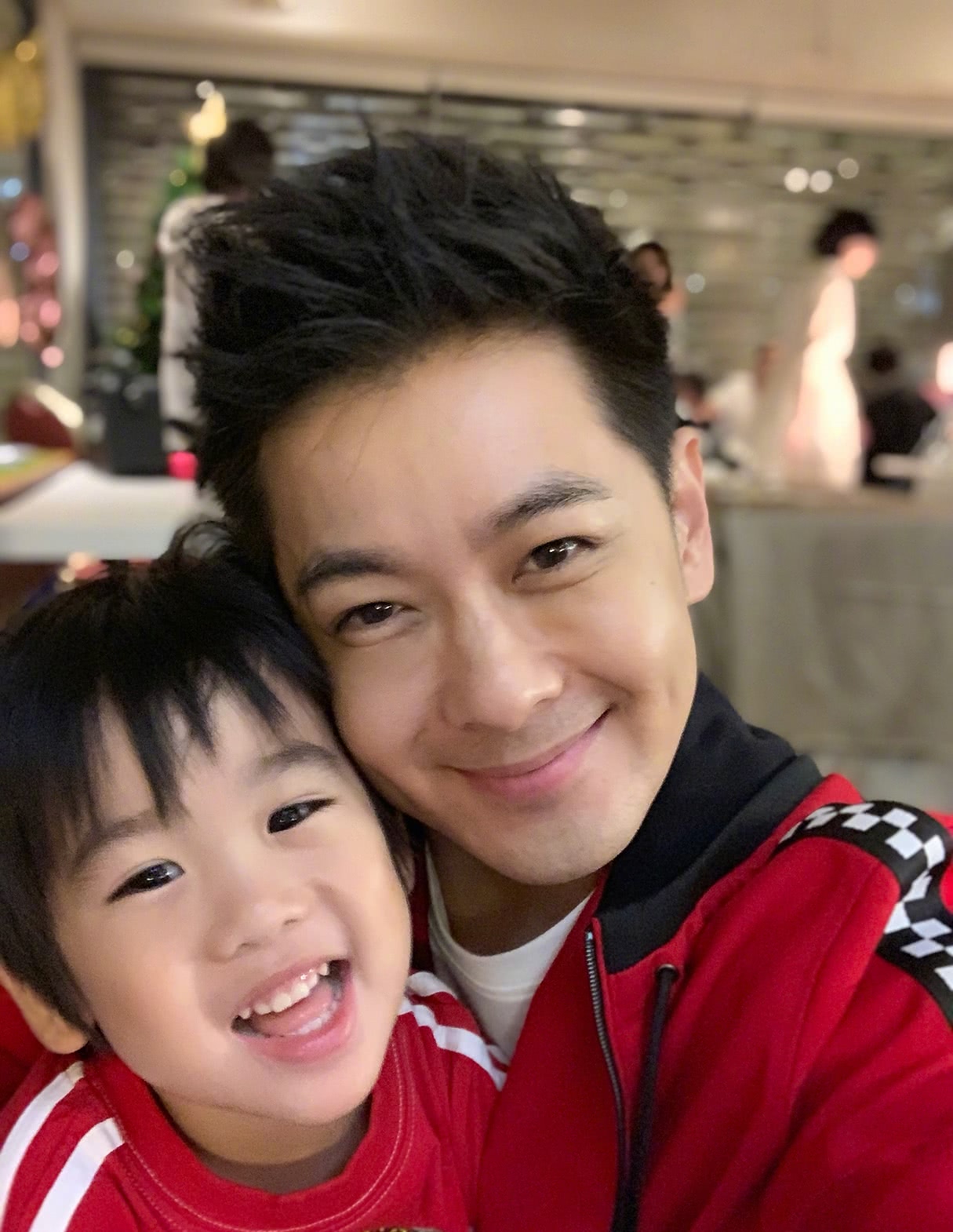 书笑容天真,kimi和小猫牵手睡觉好温馨|笑容|英文|林志颖_新浪新闻