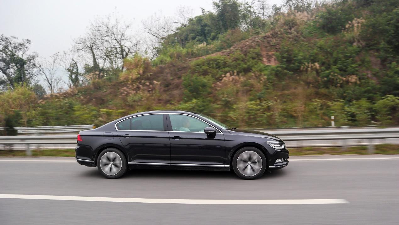 试驾丨2019款迈腾 能文能武的一哥进化论