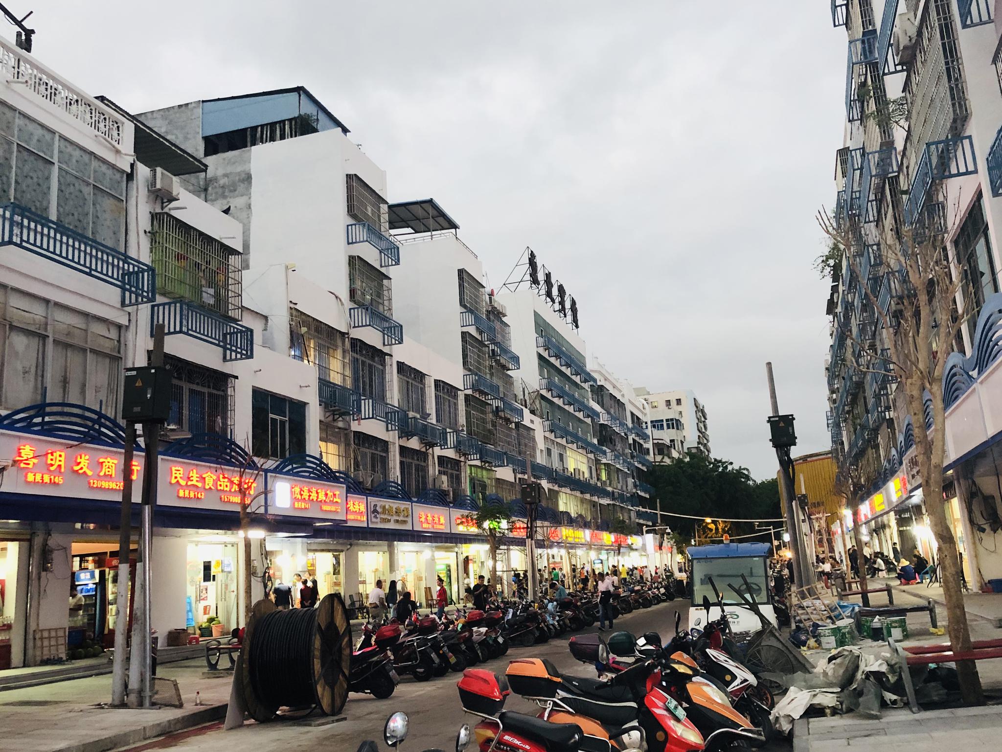 夜色朦胧中的三亚第一市场,又换了新容颜