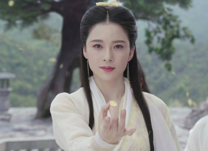 新版《倚天》黄衫女登场,一片树叶解决战斗,台词出错不能忍