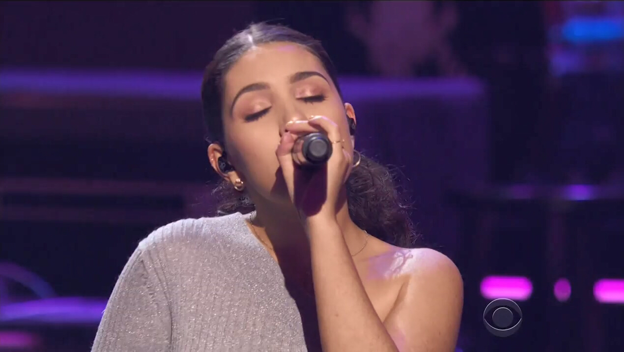 【猴姆独家】alessia cara最新格莱美致敬埃尔顿·约翰爵士演唱会.