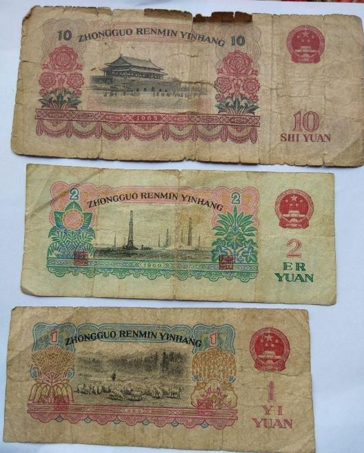 农村老人收藏三张旧纸币,咨询银行,银行:已停止流通,强制回收