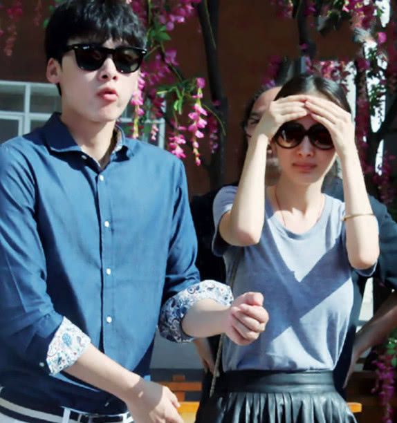 杨幂和李易峰更博相约三亚,两家粉丝都炸锅了,网友:必须支持