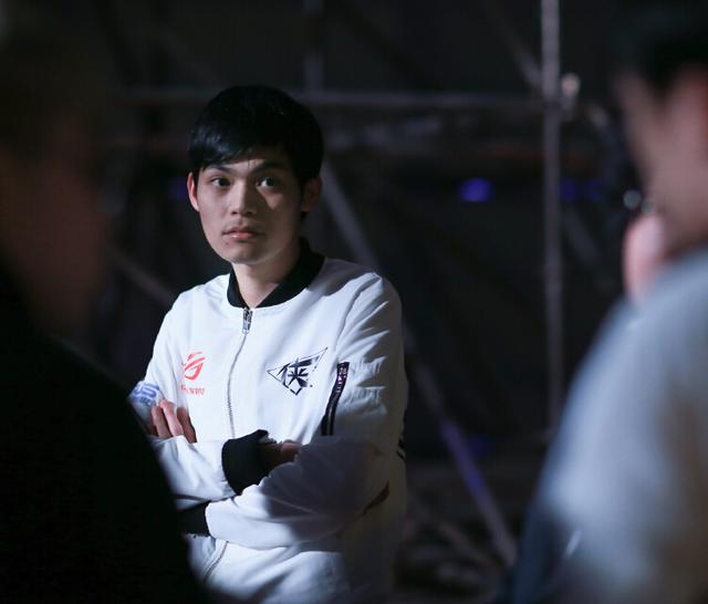 mouse离开edg后大放异彩 网友:神说要有光!