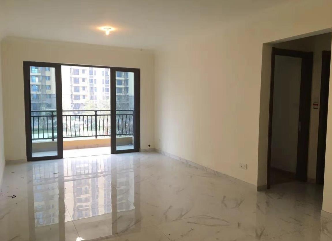 参观117㎡精装房,只刷白墙没有吊顶,朋友吐槽:跟出租房差不多|精装房|