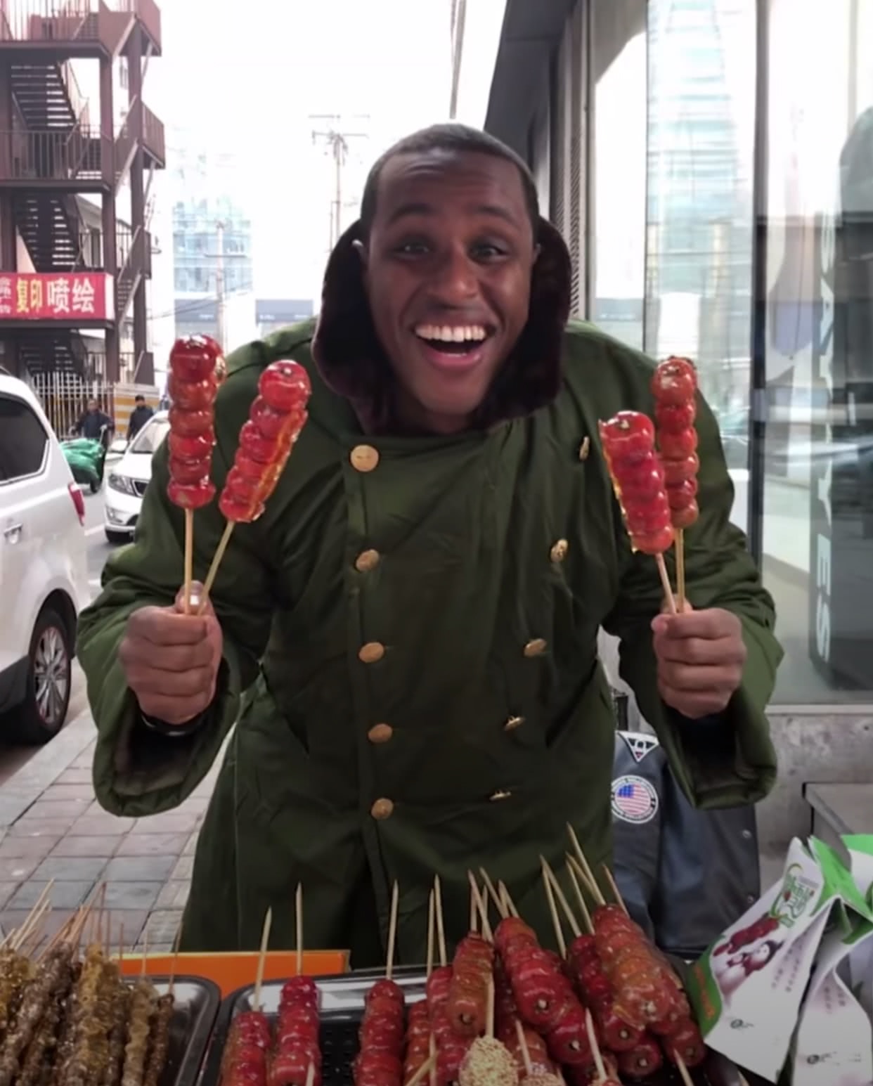 非洲小伙扎根东北成网红,东北话说的比东北人还溜,让人佩服__财经头条