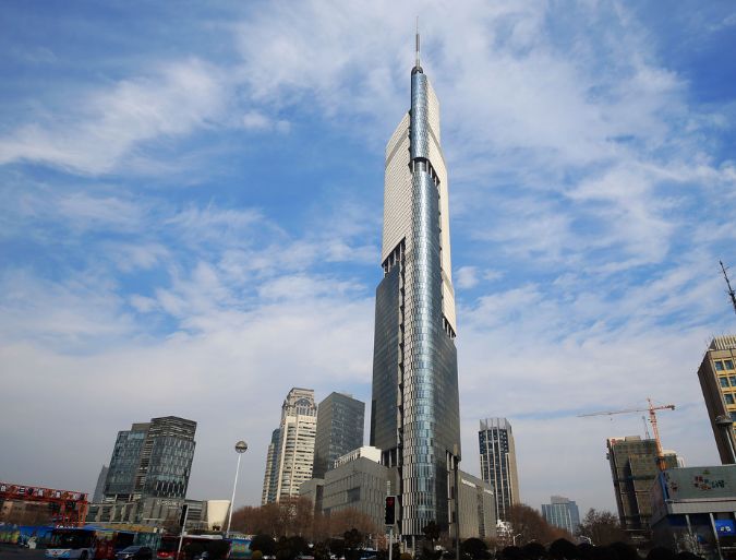 据小编了解,南京绿地金融中心占地面积约118平方米,主楼的高度达到了