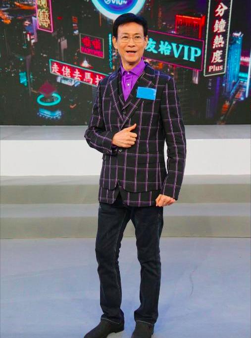 72岁郑少秋近照曝光姿态潇洒但他已经秃头30几年了