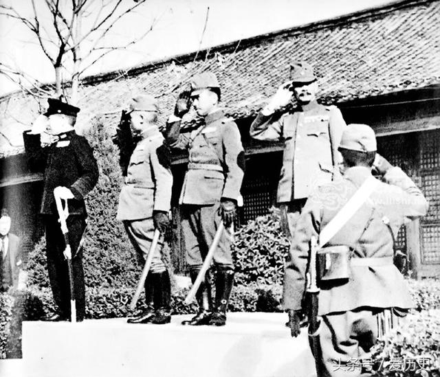 日军攻占南京后举行升旗仪式炫耀 有鬼子死了都想看到占领