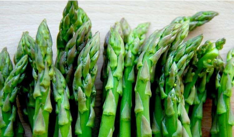 时令蔬菜,芦笋还分白笋和绿笋?原来这种营养更丰富