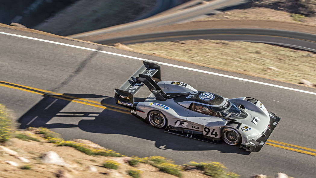 二师兄玩车 | 双电机四驱,680马力2.25秒破百,这竟是一辆大众车