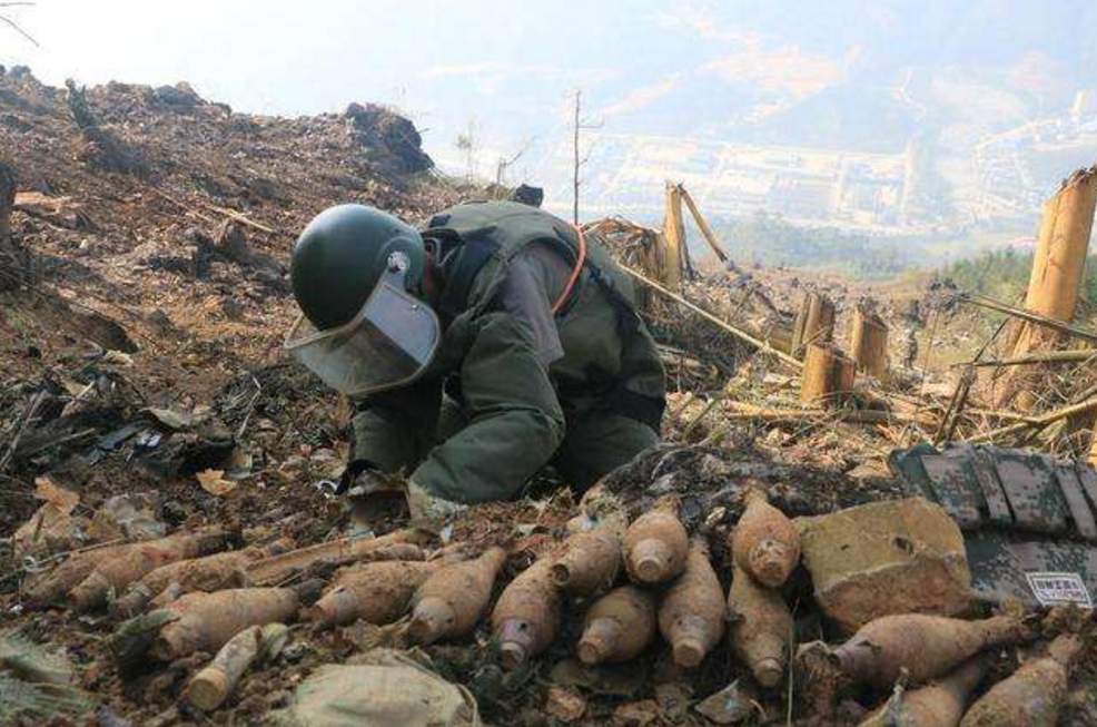 我国扫雷战士被炸毁双手和眼睛,排雷危险有多高?防护服也难以抵挡