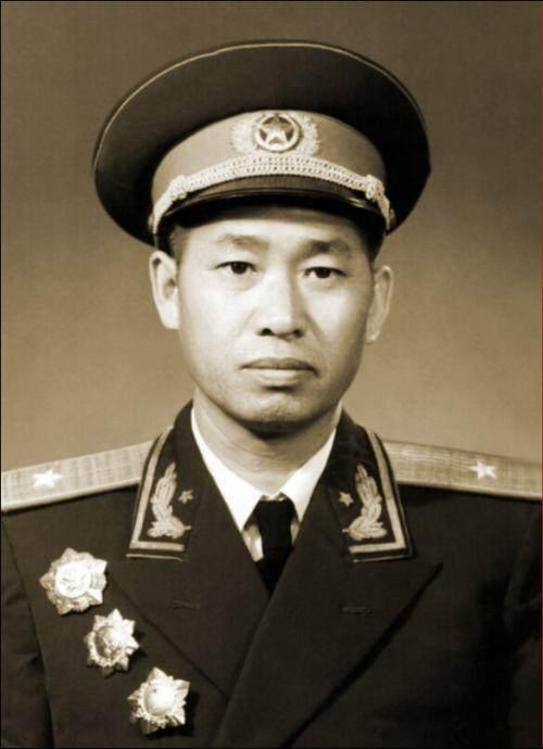 黄克诚大将对此人说你带出了一个英雄连这是哪个连