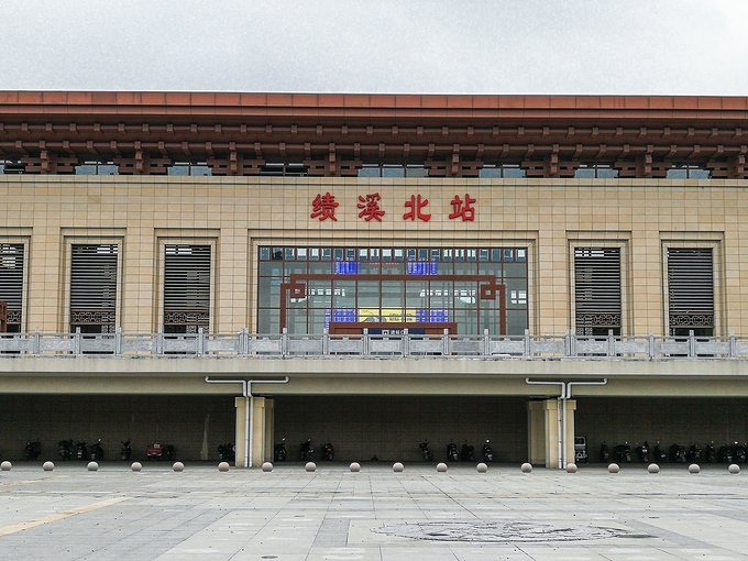 我国最大的县级高铁站多条国家干线交汇背后原因令人惊讶