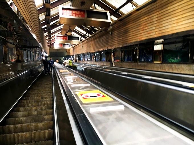 重庆最有名的一座电梯,乘坐一次2元钱,外地人坐一次还不过瘾