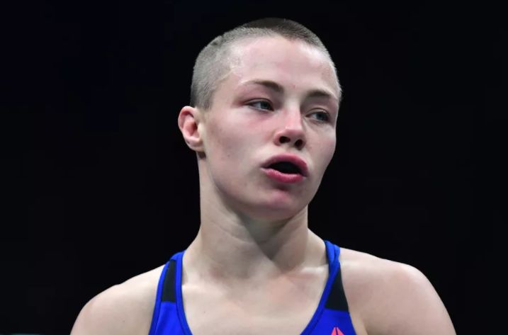 ufc冠军罗斯,因嘴炮砸车事件饱受阴影,不愿出门仍在看心理医生