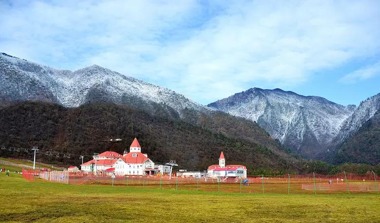 四川这座雪山,媲美雪乡,叫板牛背山,因唐诗人的千古绝句而得名