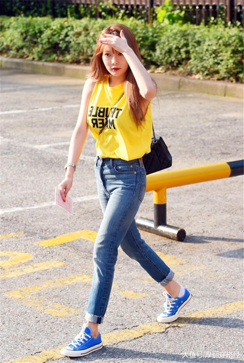 春季减龄又撩人的cp牛仔裤帆布鞋美得不落俗套