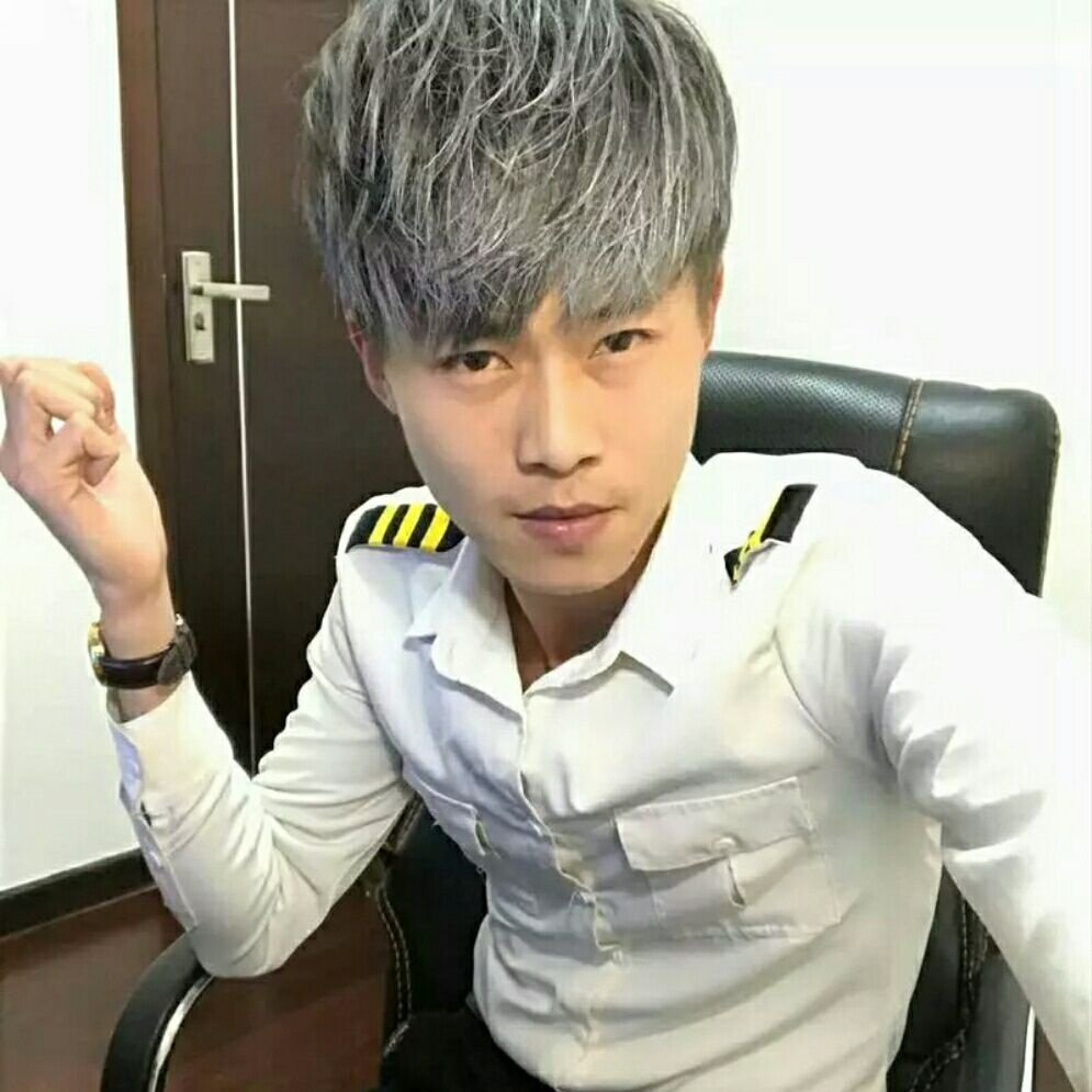 他是广西第一网红,出身农村身价过亿,成名后仍然不忘记家乡!