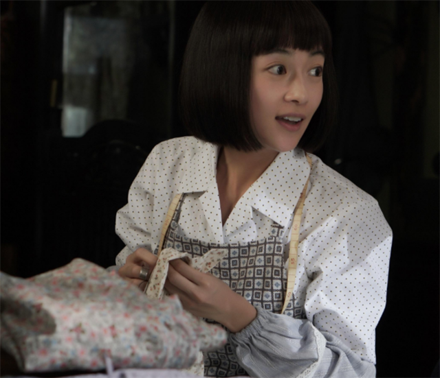 吴谨言早年艺考照被扒人群中一眼就能认出她比现在好看多了