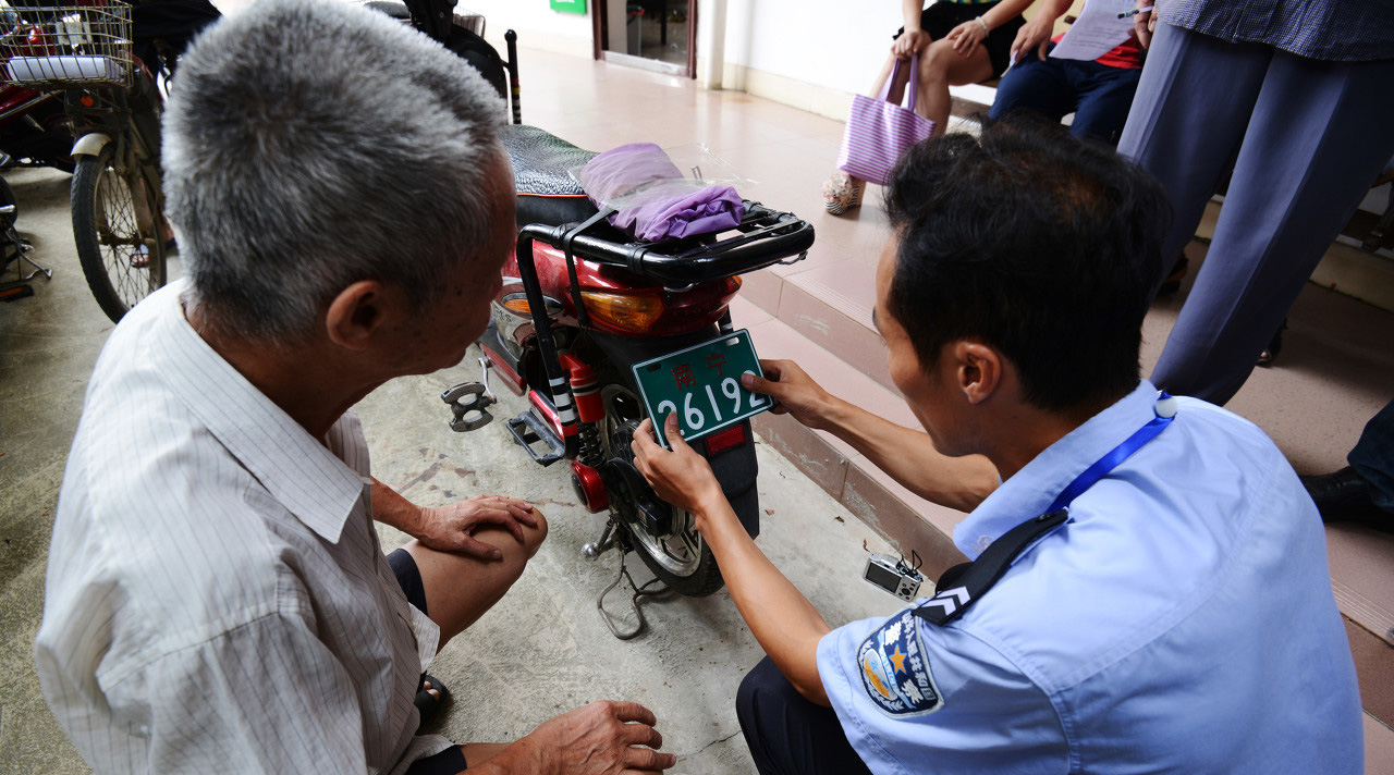 摩托自行车要上牌吗吗（摩托自行车要上牌吗吗多少钱）《摩托车用上牌吗?》