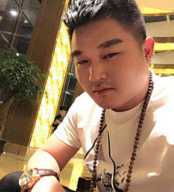 快手上最大的土豪,第二非瑞雪夫妇莫属,第一更是直接将自己刷到