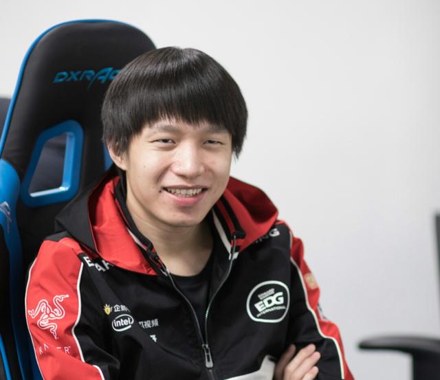 lol:厂长两把伤害量暗藏深意,网友:举报edg带教练打比赛|edg战队|厂长